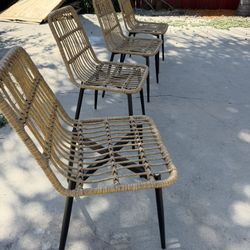 Set If 4 Rattan Dining Room Chairs 