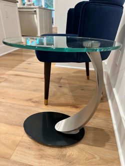 Elite Modern Scoop Accent Table