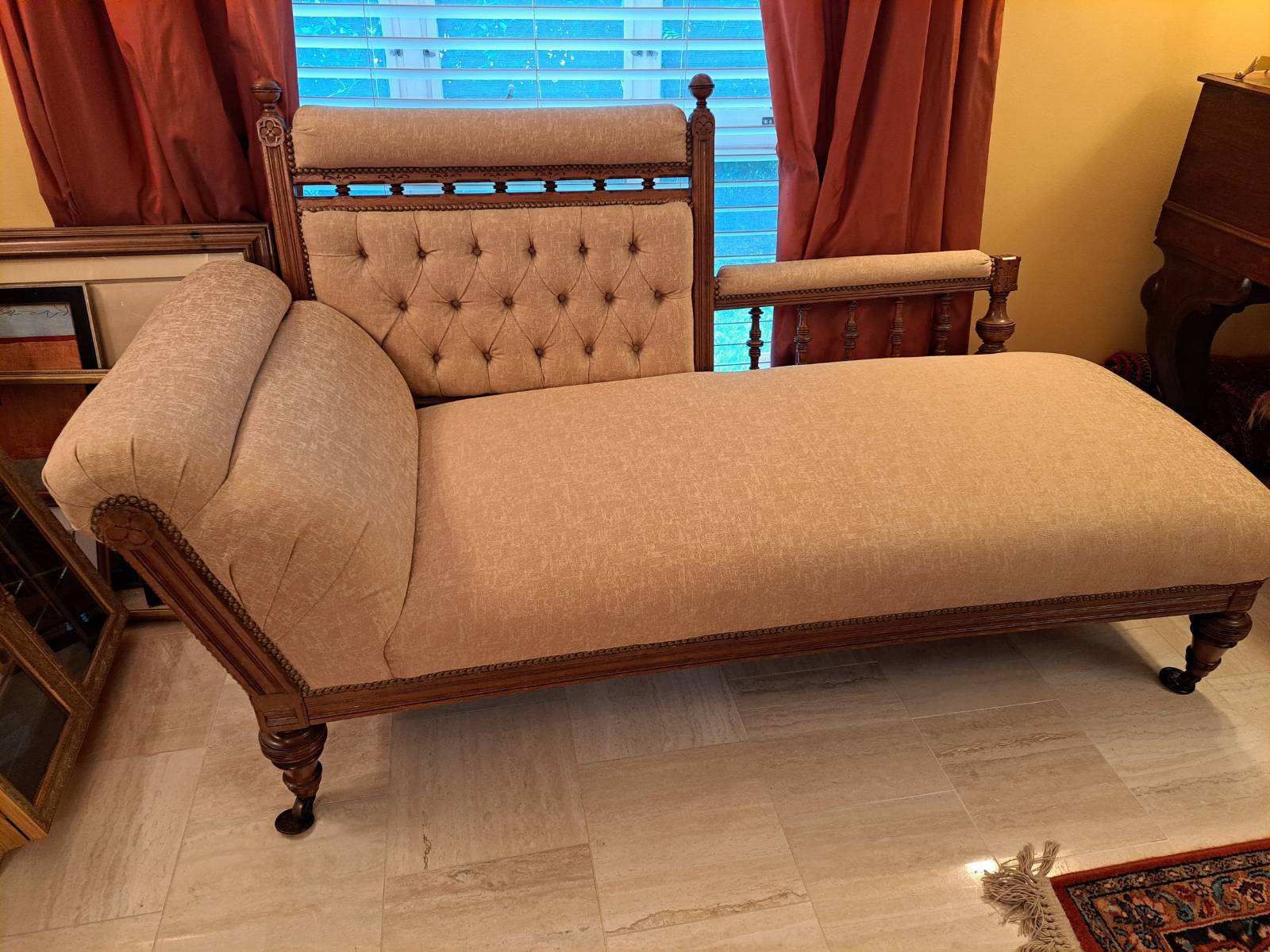 Fainting Couch Or Settee In Gold Damask