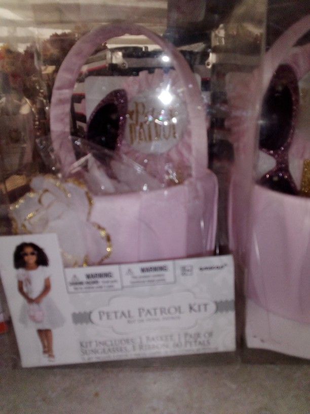 wedding flower girl baskets and ring pillow