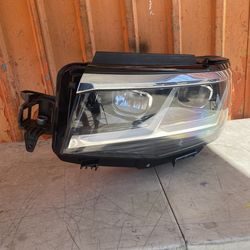 Headlight Volkswagen Atlas left driving side LED  2020-2021-2022-2023  good condition