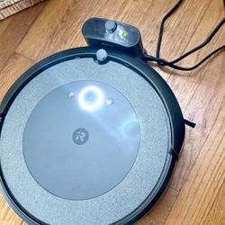 Roomba Vacuum (robot Vacuum READ DESCRIPTION 
