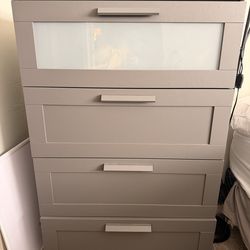 4 drawer Dresser