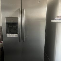 Refrigerador FRIGIDAIRE 