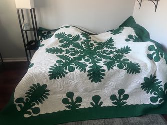 Bed quilt w/ 2 pillow covers - QUEEN