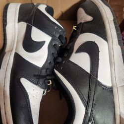 Black n white Nike dunks used 8.5 women 7 men