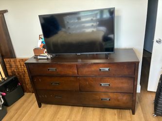 Dark Wood 6-Drawer Dresser