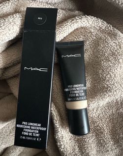 MAC PRO LONGWEAR NOURISHING WATERPROOF FOUNDATION – NW15 (25ML / 0.84FL OZ)