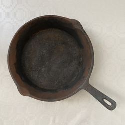 Vintage Cast Iron 10” Skillet With Heat Ring