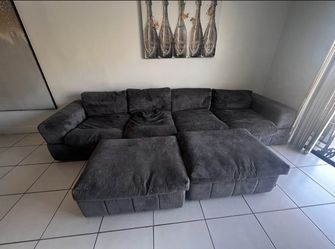 Sofá Seccional Modular Moderno con 2 Otomanas – ¡Se Vende por Mudanza! Modern Oversized Modular Sectional Couch with 2 Ottomans – Must Sell, Moving!