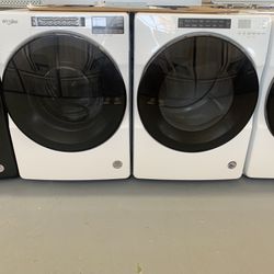 Whirlpool Set Washer And Dryer Gas $1,849.00