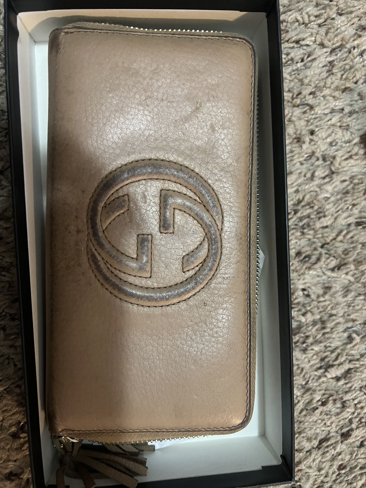  Authentic Women’s Gucci Wallet 