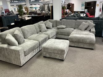 Grey Sectional w/Ottoman