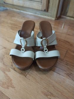 Italian Shoemakers Women's Wedge Sandals Neutral Beige Made in Italy Size 10W 4" Heel Padded Confort