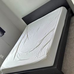 IKEA Full Bed Frame /full Mattress 