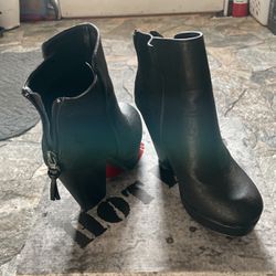 Women’s high heel boot