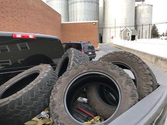 Nitto trail grapplers 35x12.5x20 sets of tires