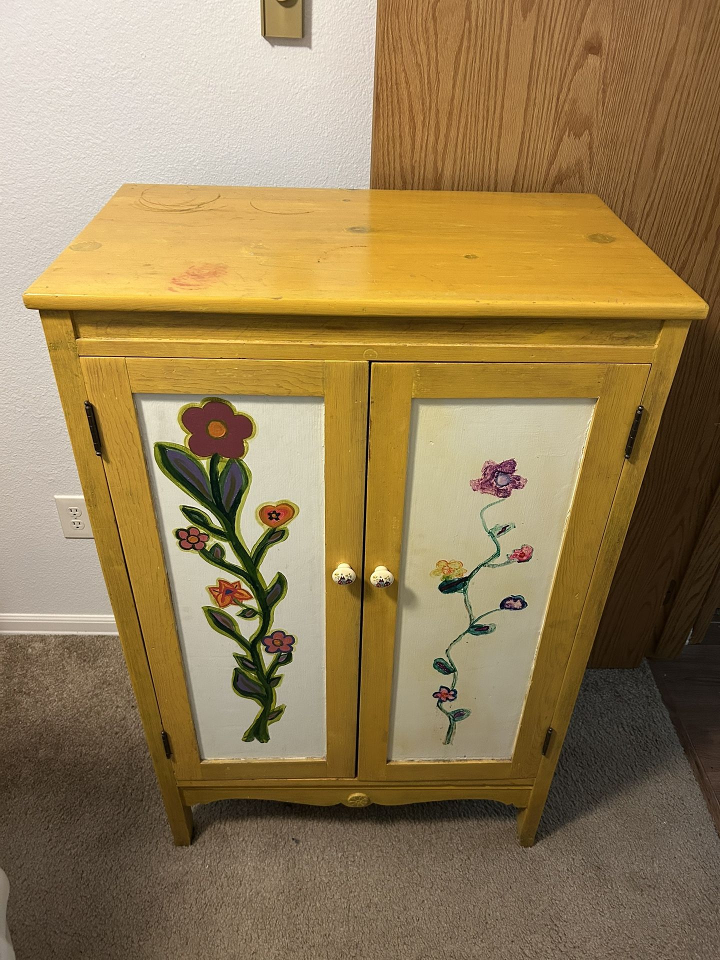 Cabinet/Armoire