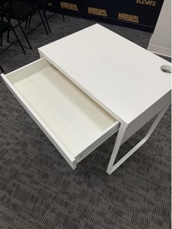 Desk table