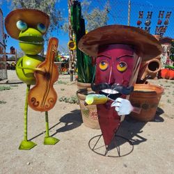 Metal Yard Art, Wind Spinners & POTTERY 🌵