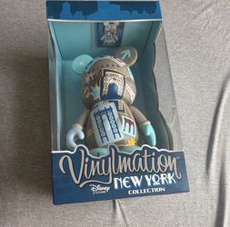 Disney Vinylmation New York Collection Mickey Mouse figure with NYC skyline design #disney #newyork