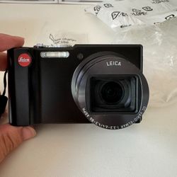  Leica V-LUX40 digital camera
