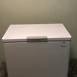 Midea 7 cu. ft. (198L) Chest Freezer