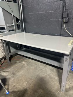 Work station table