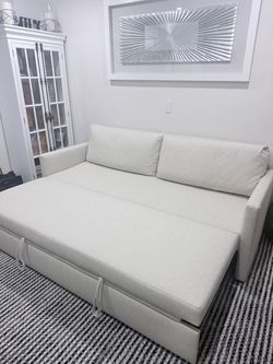 Queen Pull out sofa couch
