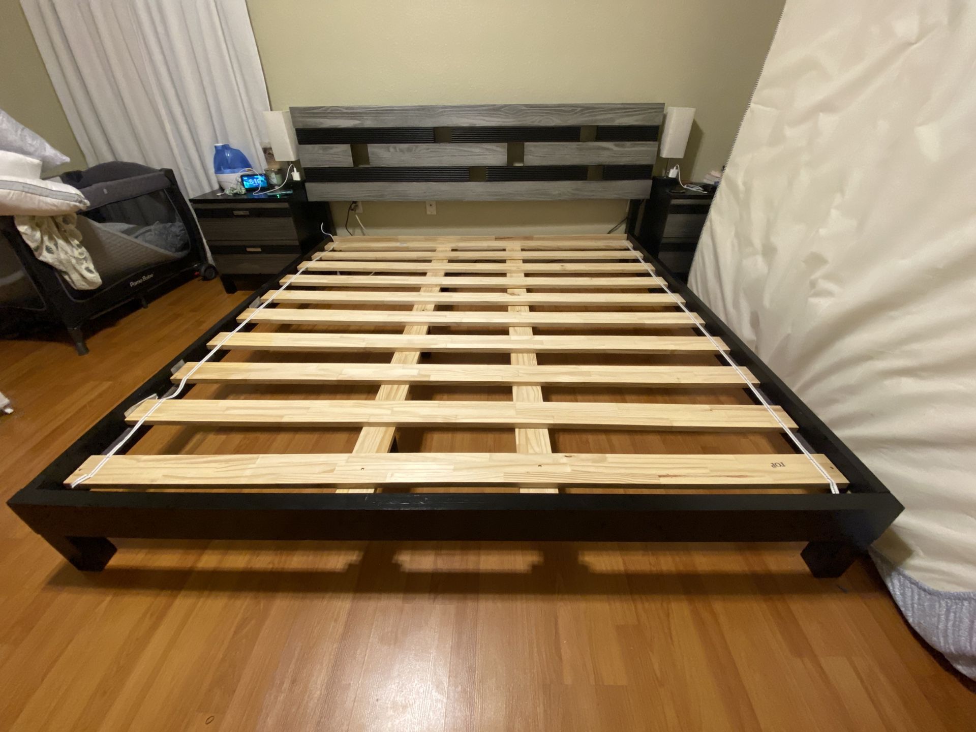 Full Matching Bedroom Set With King Bed Frame, Headboard, 2 Nightstands, Dresser, And Mirror