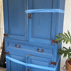 Free Armoire