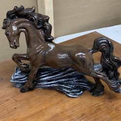 Horse, Jumping Over Log Statue