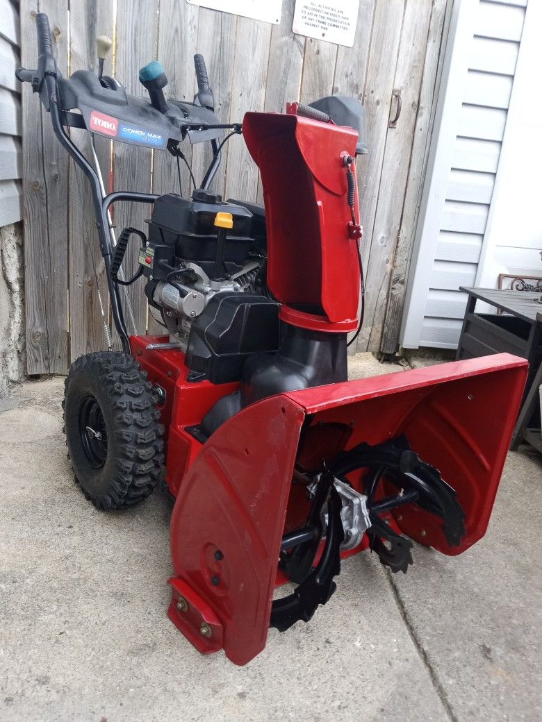 Toro Power Max 824 OE 24" Inch 252cc 2-Stage Gas Self Propelled Snowblower With Electric Start And Quick Chute Control 