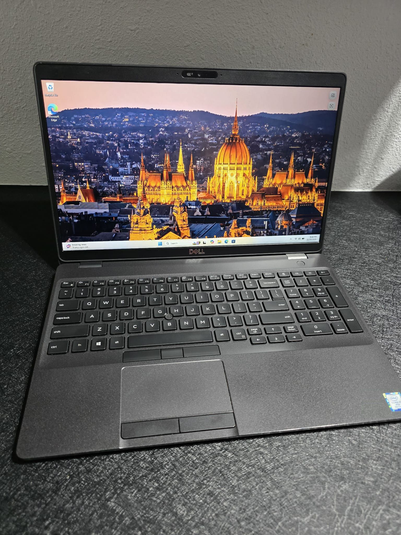 CARBON FIBER DELL LATITUDE 5500 WINDOWS 11 PRO 25H2 i7 8Th GEN 16GB DDR4 RAM 256GB NVME SUPER FAST LIGHTWEIGHT 15.6 SCREEN BACKLIT KEYBOARD