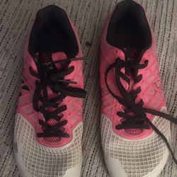 Very nice Reebok CrossFit she is 74 sneakers size 10 1/2 only $30 firm