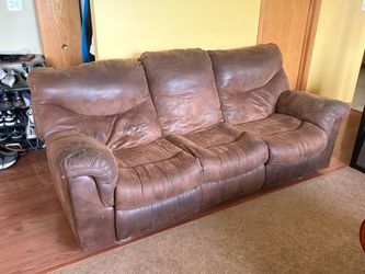 Brown 3-seat reclining couch