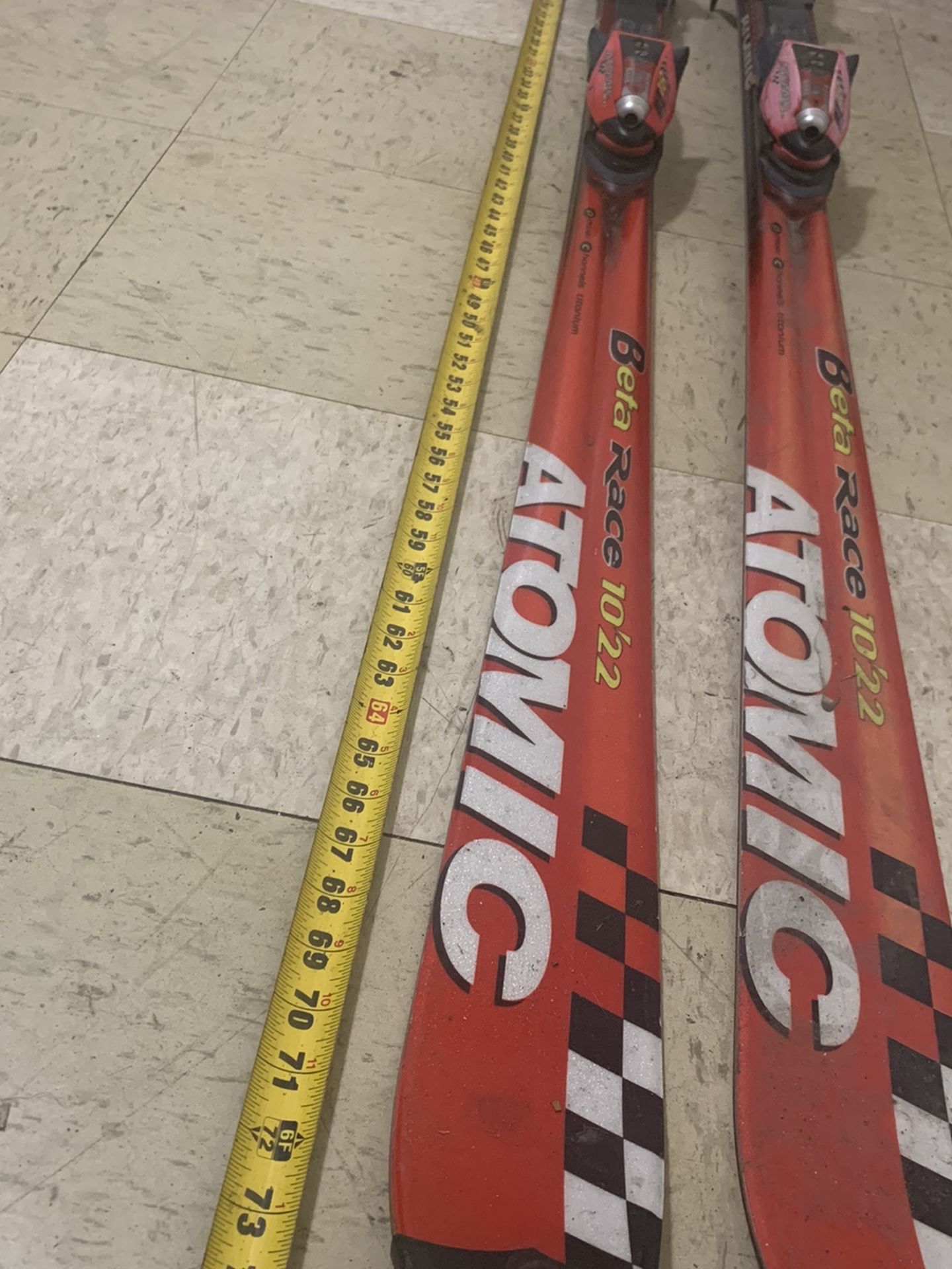 atomic 10'22 beta race skis