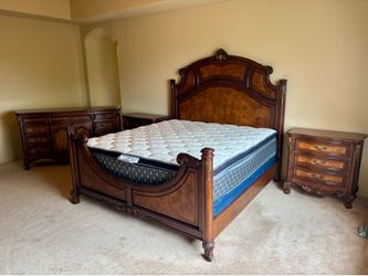 Beautiful set king bedroom set including mattress
