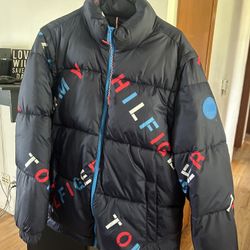 L Tommy Hilfiger puffer jacket 