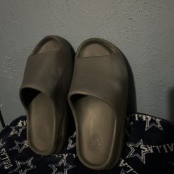 Yeezy slides 