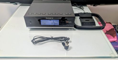 Sony XDR-F1HD FM/AM Digital Tuner AM/FM antennas included