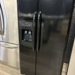 black side by side refrigerator 