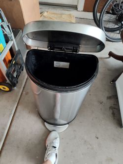Trash can