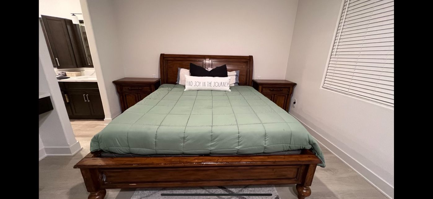 California King Bedroom Set (mattress Not Included)