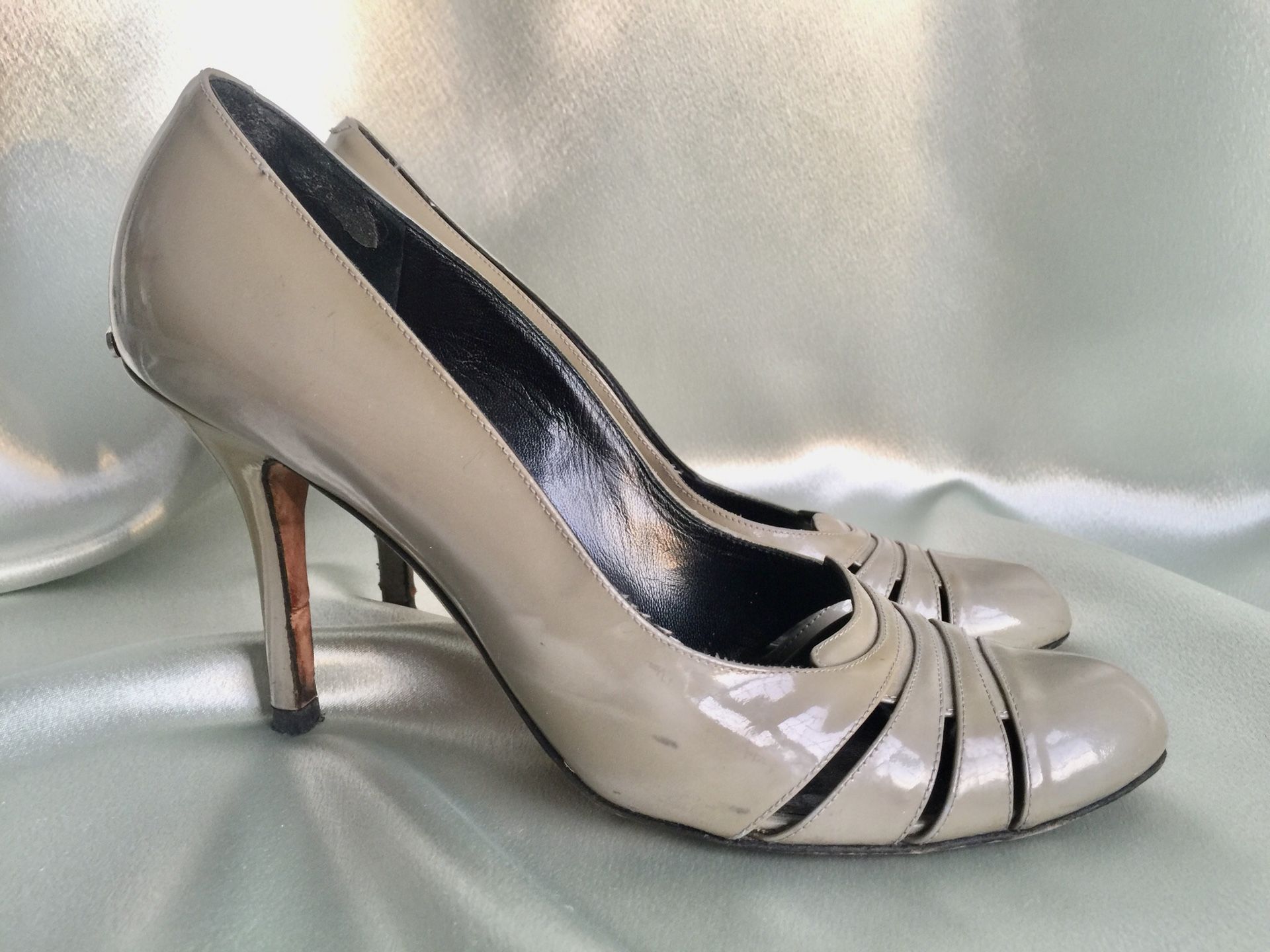 Christian Dior patent leather heels size 7, with DIOR plaques, round toe