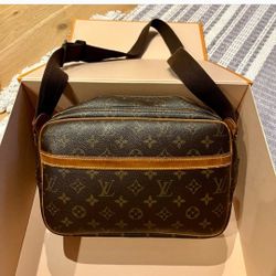 REAL Louis Vuitton Vintage Monogram Reporter PM bag with double zippers & strap