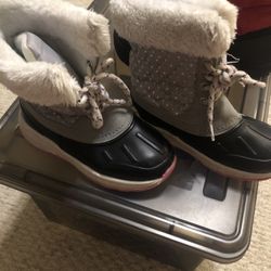Carter’s Snow boots For Girls Size 12