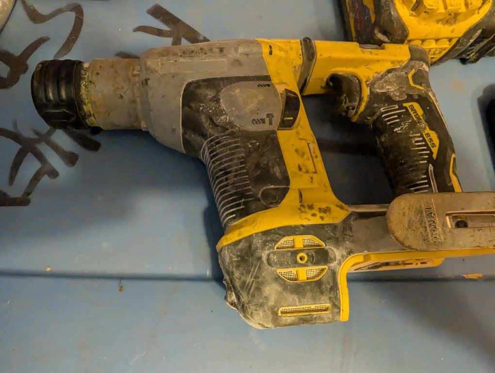DEWALT 20V MAX XR Cordless Brushless 1 in. SDS