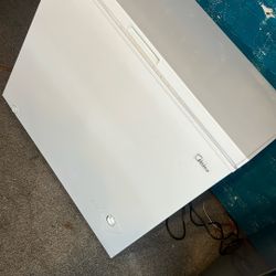 37”in Wide Freezer Use Like New Perfec Working 