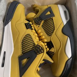 Jordan 4 Retro “Lightning”